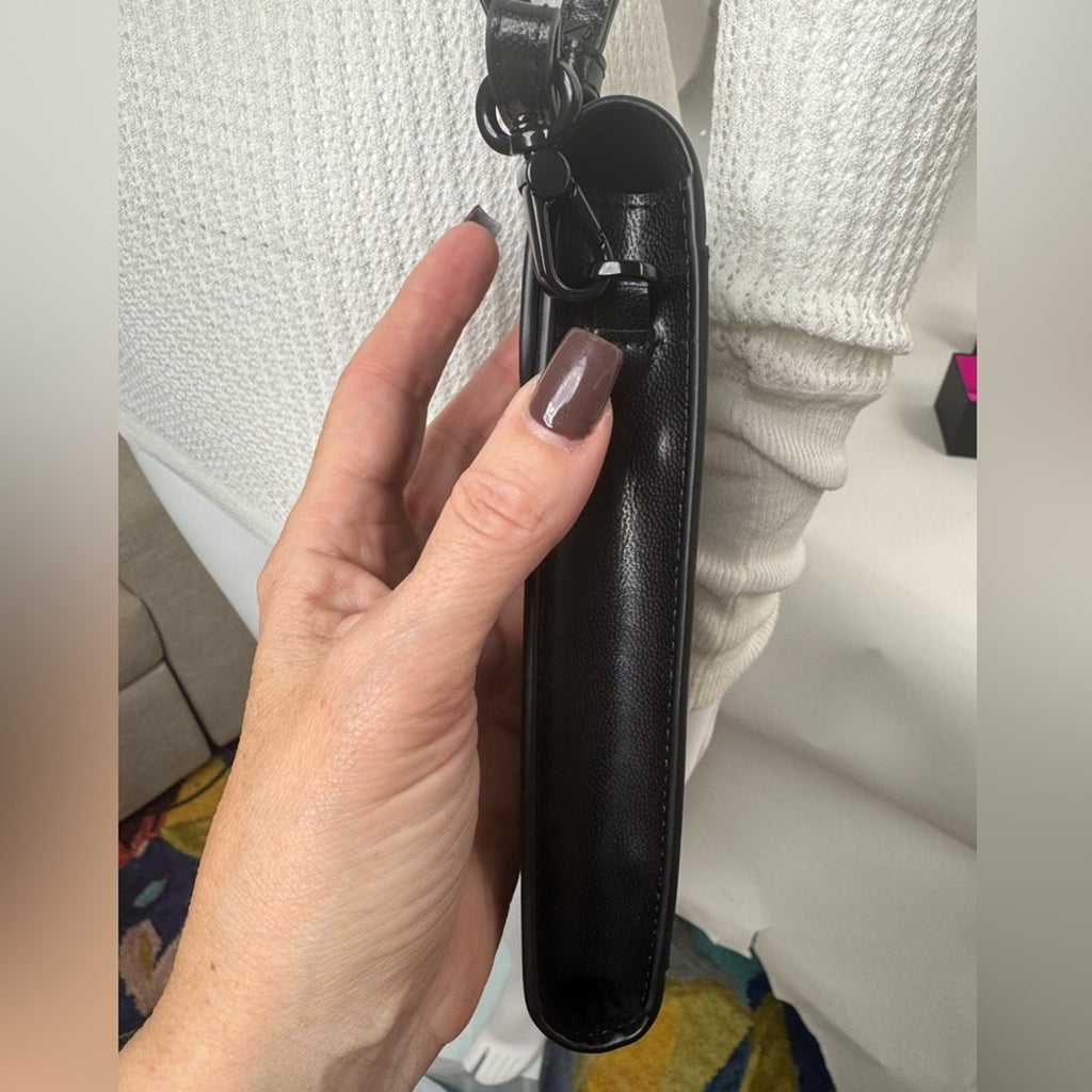 VALENTINO GARAVANI
V-Hexagon Titanium Sunglasses
Branded/crossbody bag included