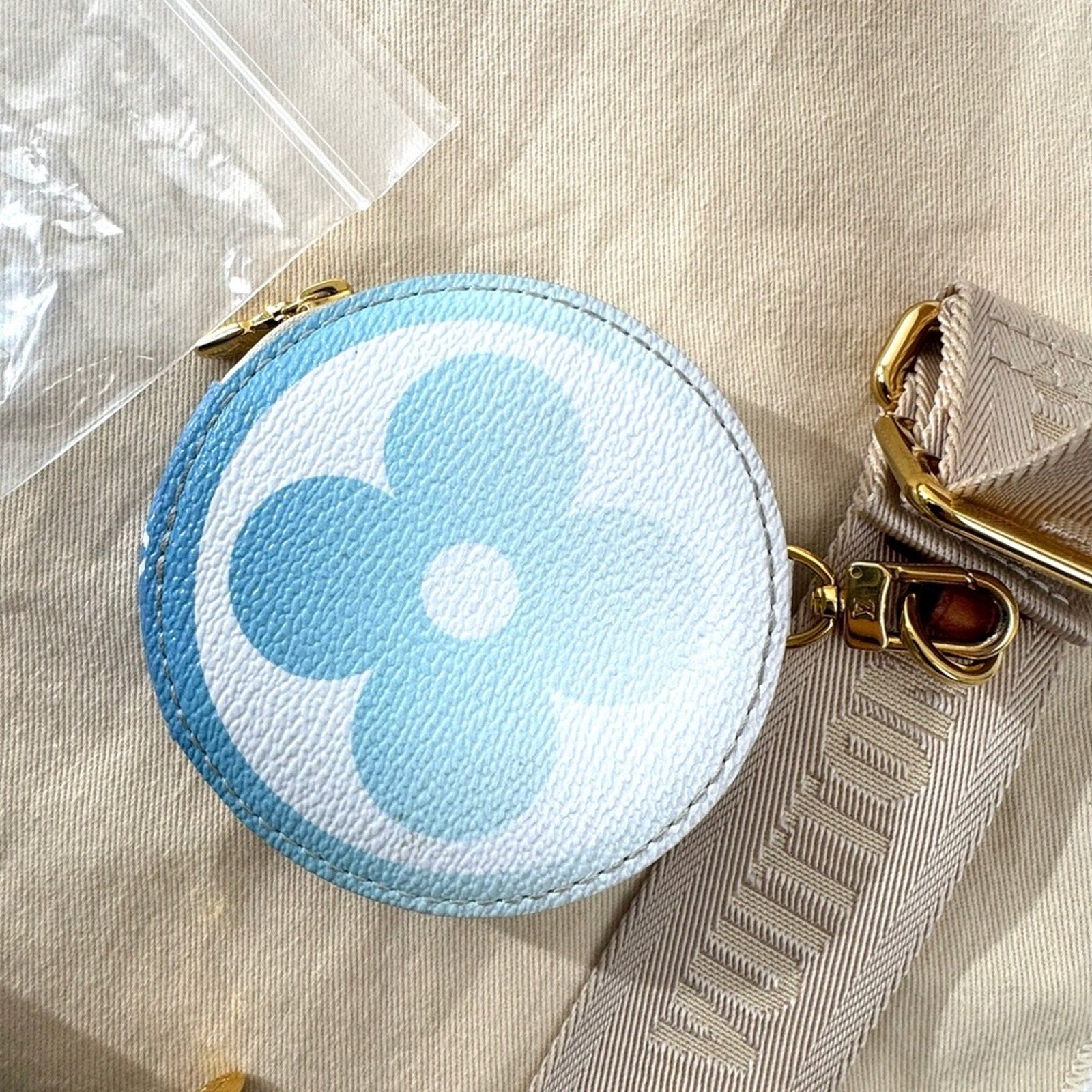 Louis Vuitton BY THE POOL-multi pochette (3)w/guitar strap/LV branded gold chain