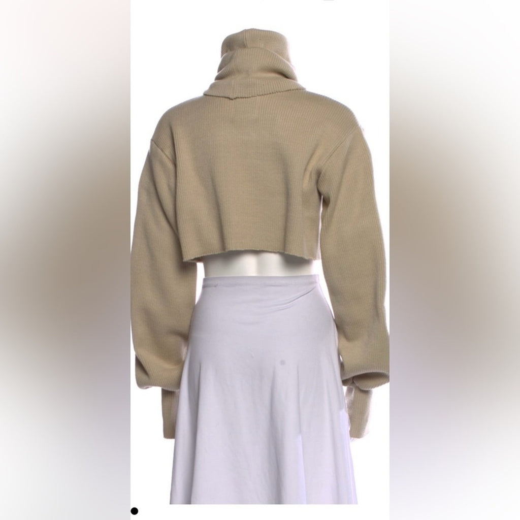 Orseund Iris
Turtleneck Sweater XS Fits like a Small/Medium
Crop top turtleneck