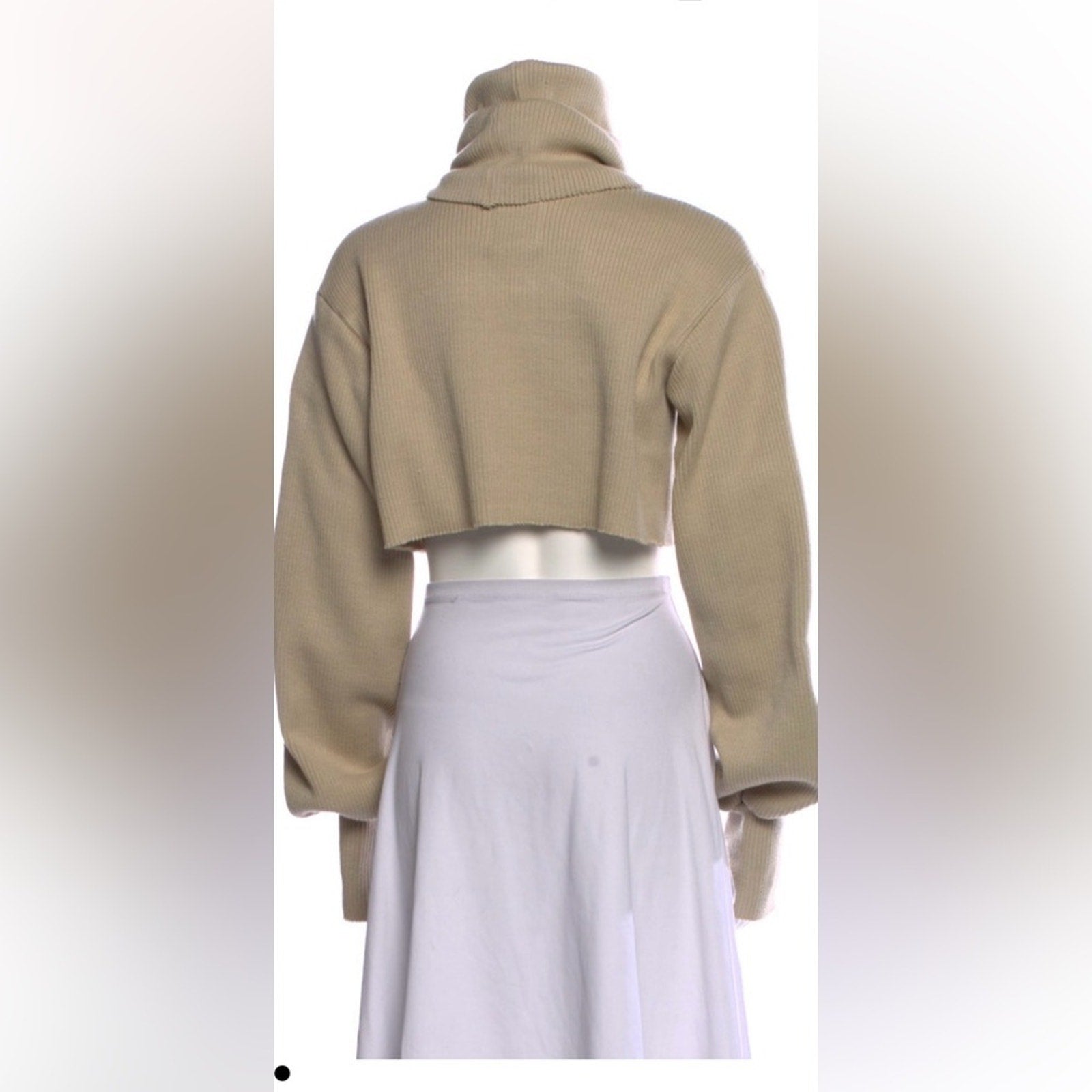 Orseund Iris
Turtleneck Sweater XS Fits like a Small/Medium
Crop top turtleneck