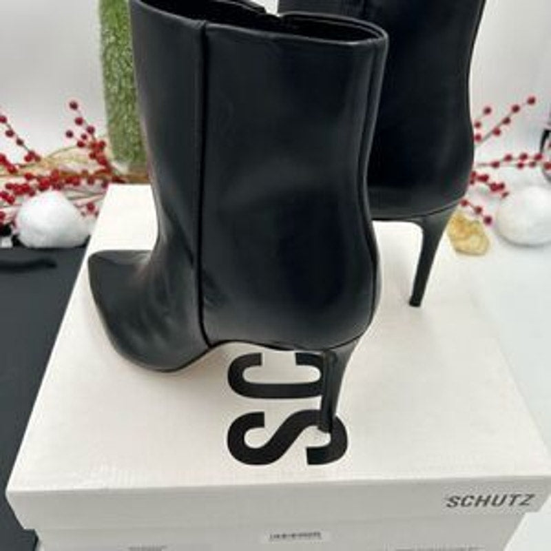 Women’s Schutz black soft leather ankle boots size 40 made in Brazil
