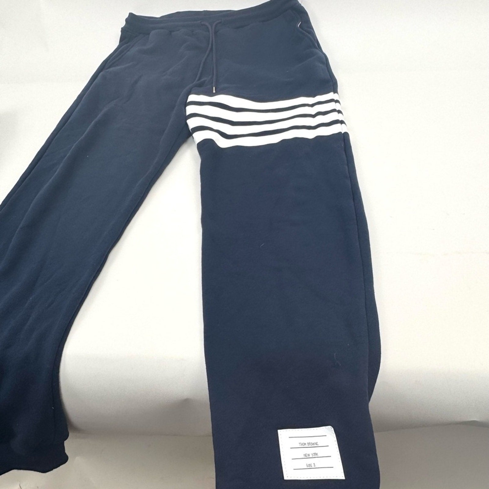 MEN’S THOM BROWNE
CLASSIC LOOPBACK 4-BAR SWEATPANTS
SIZE 3(L/XL) sizing on site