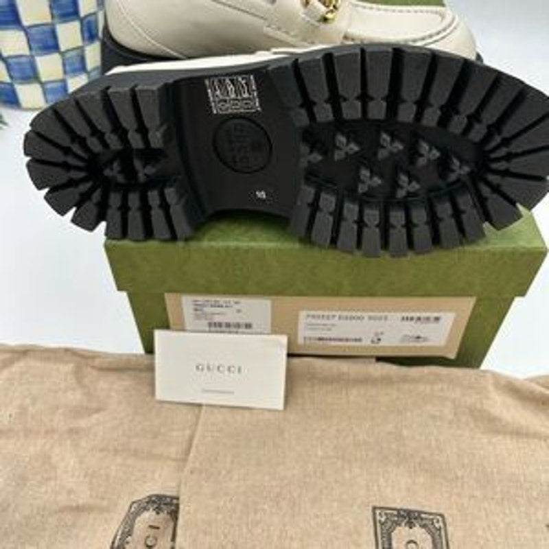 Women’s Gucci interlocking GG patent leather loafers size 37 made in Italy