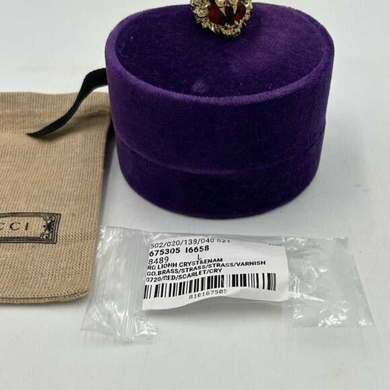 Unisex Gucci, iconic lion head ring size large/8.5 made in Italy