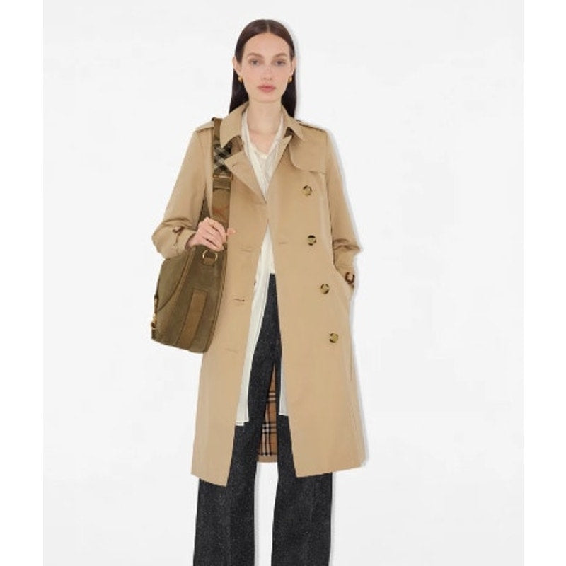 Women's Burberry, England Chelsea trench coat size 8 made in England. NWT.