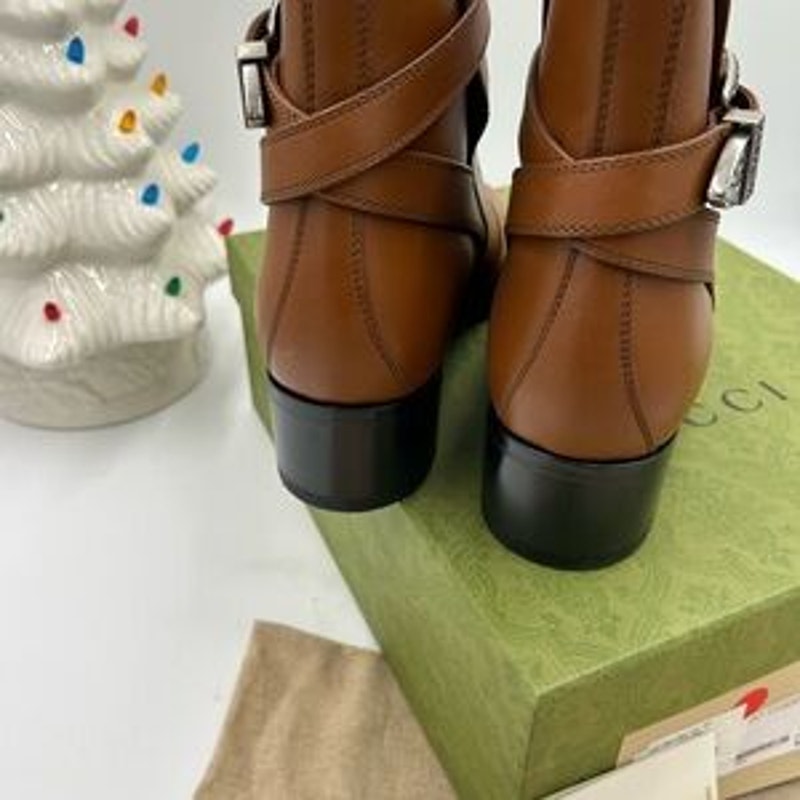 Men’s Gucci, leather ankle boots with buckle size 9 made in Italy