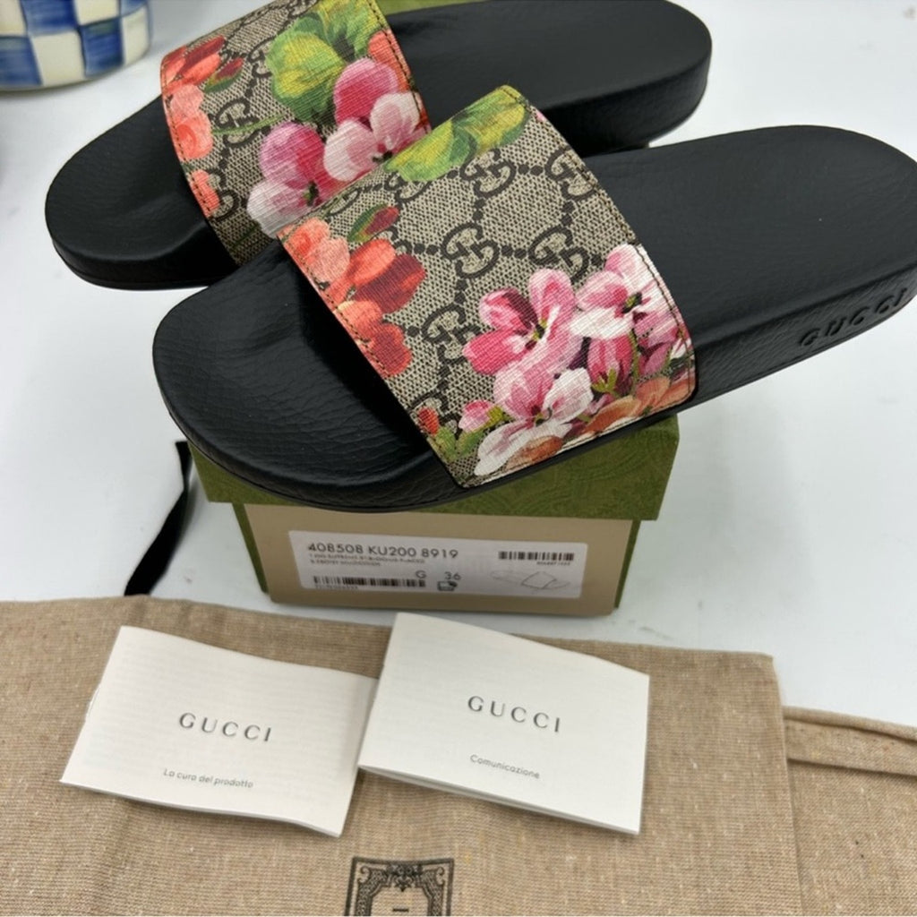 Women's Gucci GG bloom pool slides 
Size 36 
Made in Italy