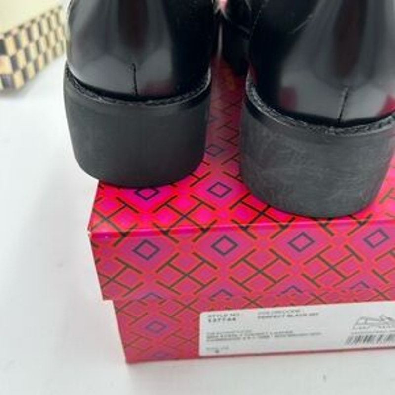Women's Tory Burch Everly lug sole leather loafers size 8