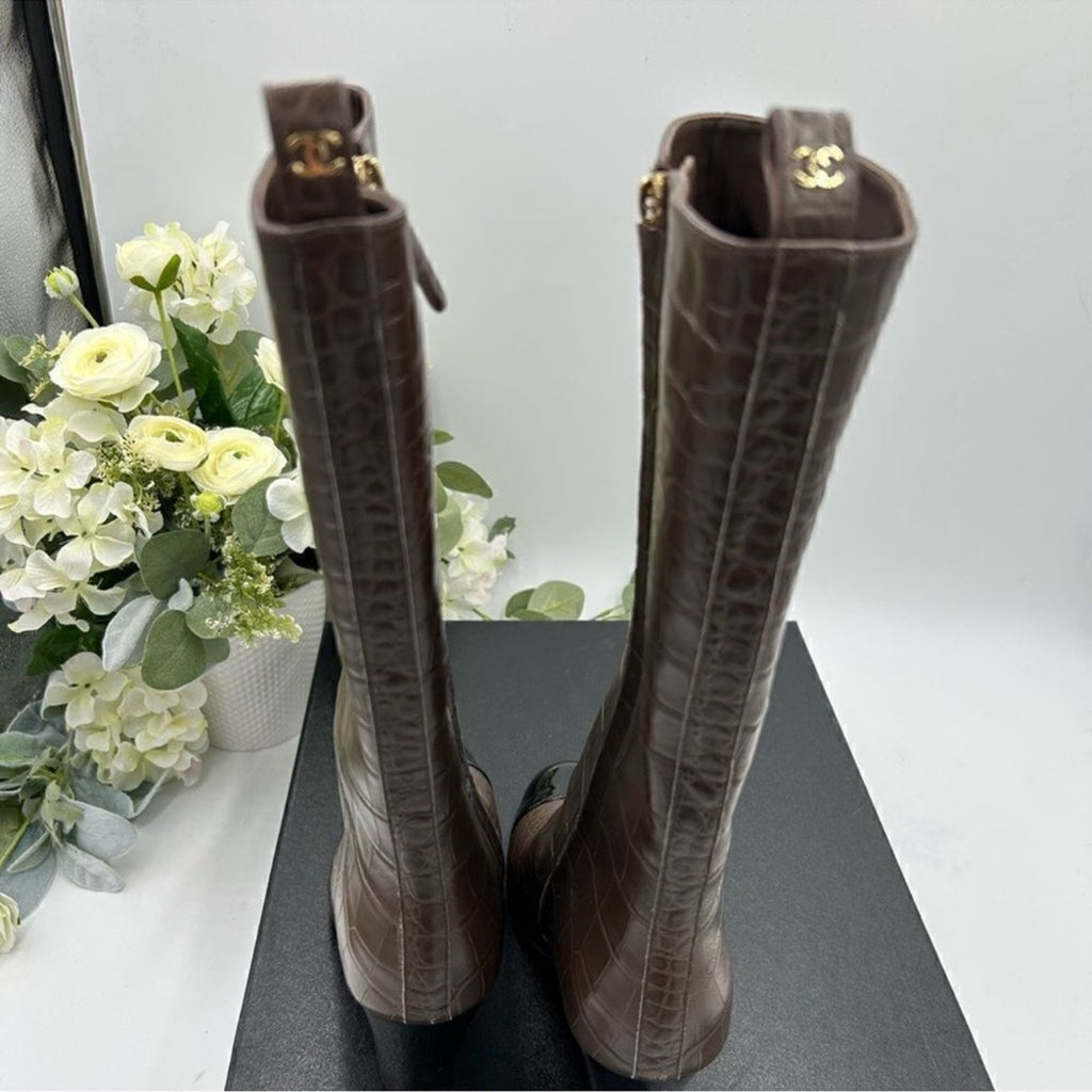 Women's Chanel icon plain toe block, heel boot 
Size 38.5 
Made in Italy.