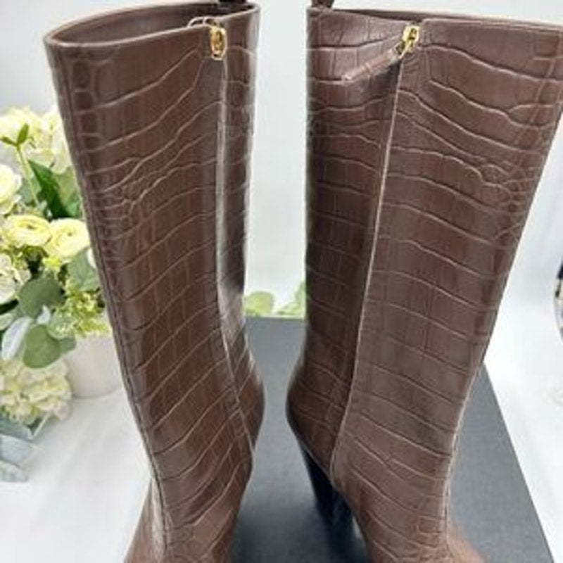 Women’s Chanel icon plain toe block, heel boot size 38.5 made in Italy