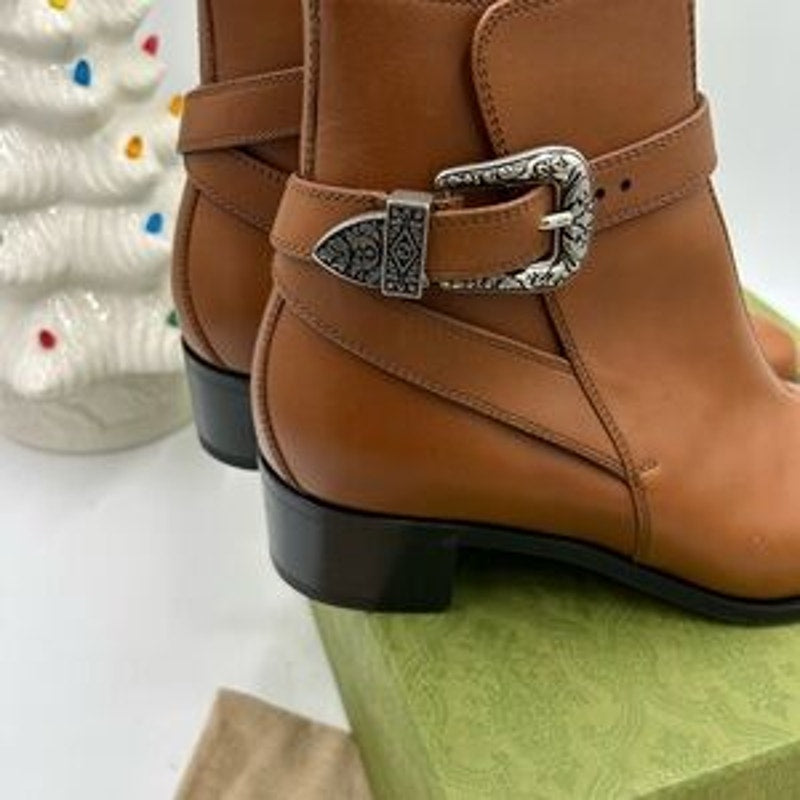 Men’s Gucci, leather ankle boots with buckle size 9 made in Italy