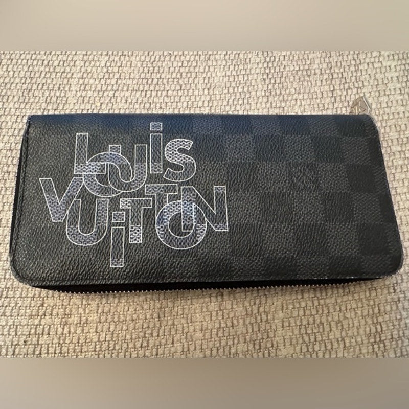 Louis Vuitton Damier Grafite Special Edition long Zippy wallet
