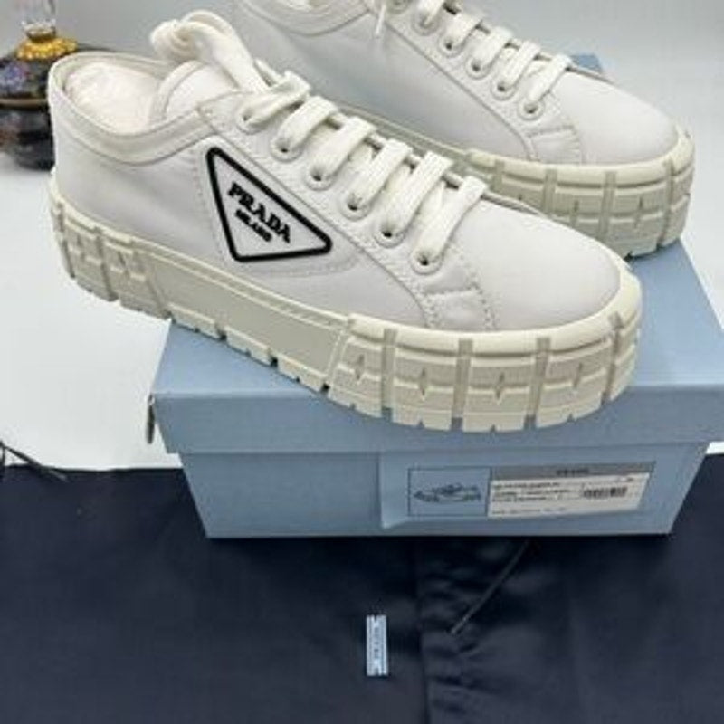 Women's Prada double wheel chunky low top sneakers size 40 made in Italy