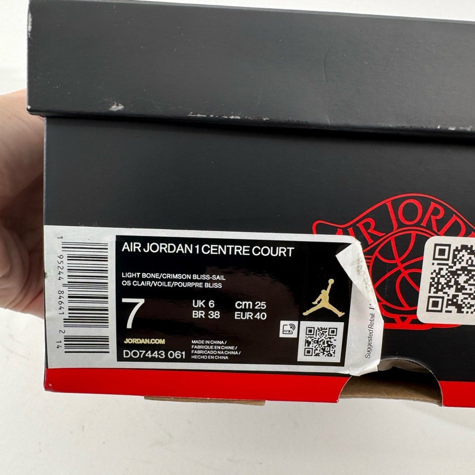 DS NIKE AIR JORDAN 1 CENTRE COURT “LIGHT BONE”
MEN’S 7-WOMEN 8.5
DO7443-061