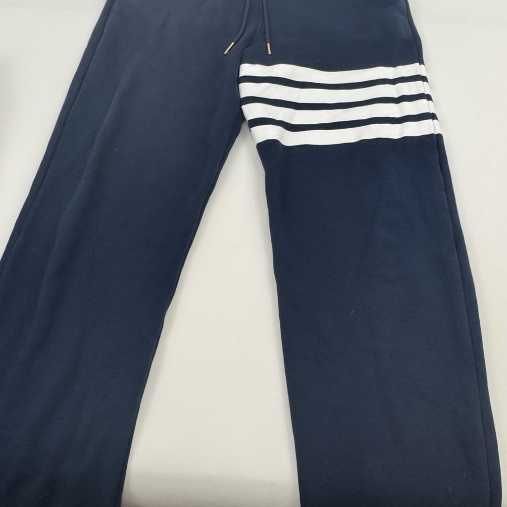 MEN’S THOM BROWNE
CLASSIC LOOPBACK 4-BAR SWEATPANTS
SIZE 3(L/XL) sizing on site