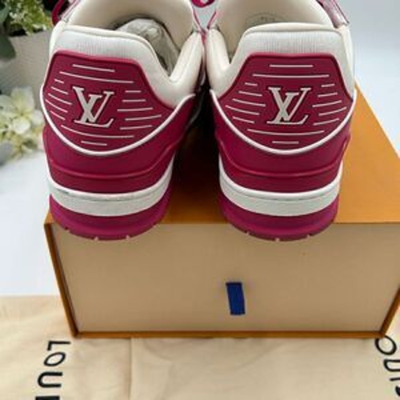 Men’s Louis Vuitton calfskin leather trainer sneakers size 11, fits 13 US