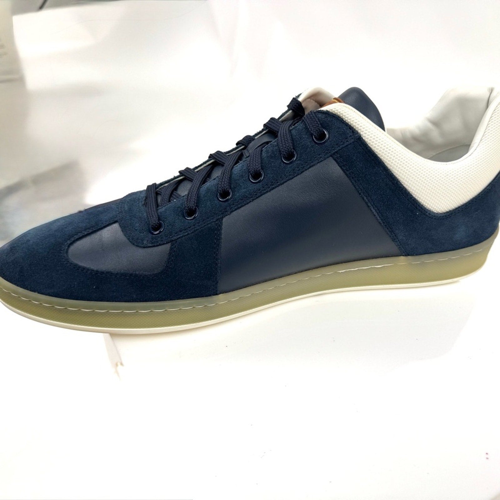 Men’s Louis Vuitton “OFFSHORE”bicolor navy blue LV 8.5 FITS US 9.5, FR 42.5 VNDS