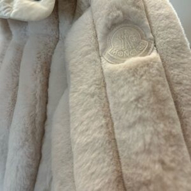 Women's Moncler White faux fur detachable hood down jacket size 3 NWT