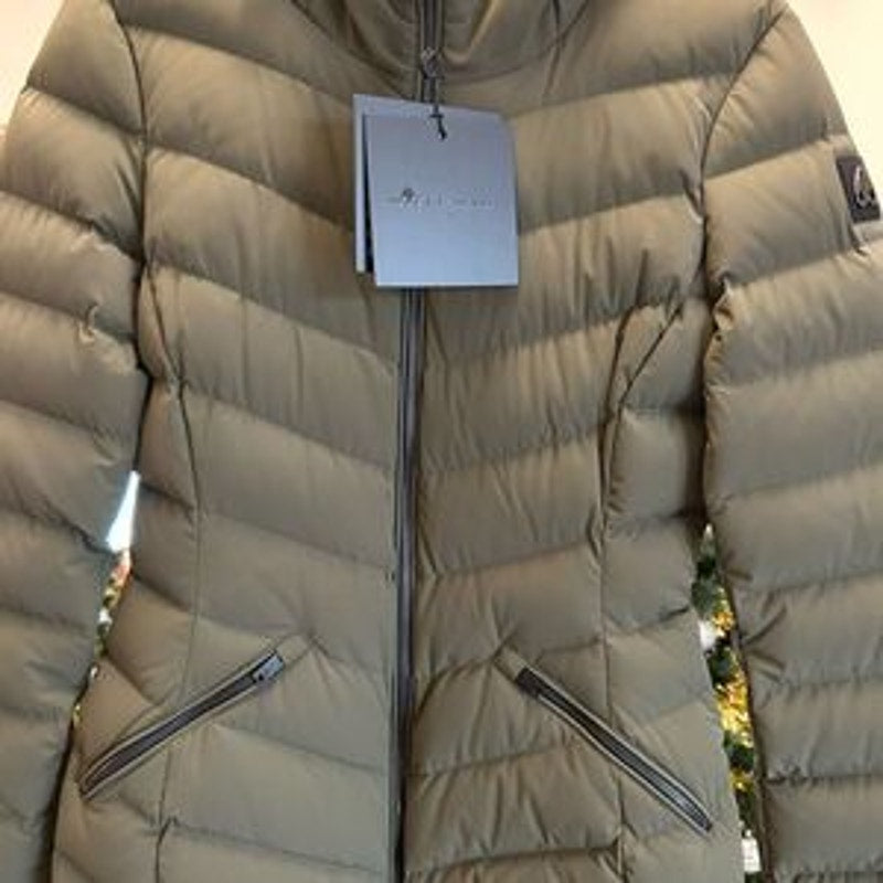 Women’s Moose knuckles down hooded jacket size extra small