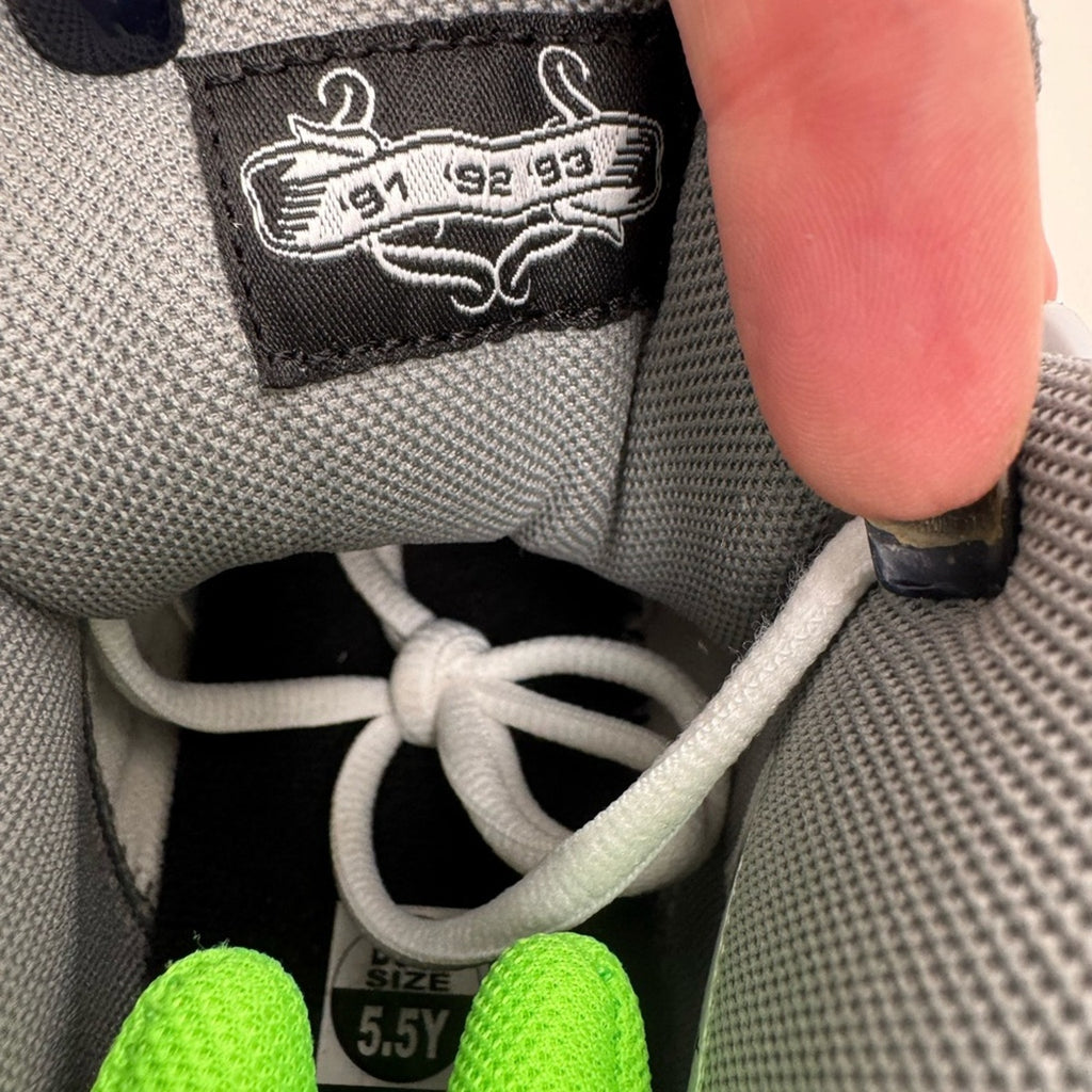 DS NIKE JORDAN 6 RINGS GS WHITE/GREEN STRIKE-BLACK SNEAKERYOUTH 5.5 323419-130