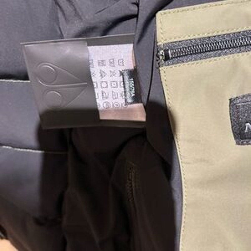 Women’s Moose knuckles down hooded jacket size extra small