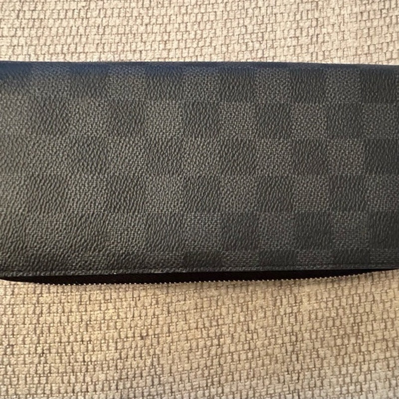 Louis Vuitton Damier Grafite Special Edition long Zippy wallet