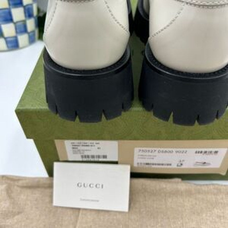 Women’s Gucci interlocking GG patent leather loafers size 37 made in Italy