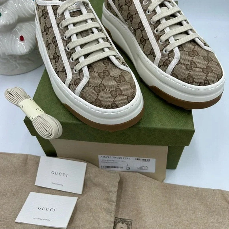 Men's Gucci GG canvas low top platform sneaker size 9, made in Italy