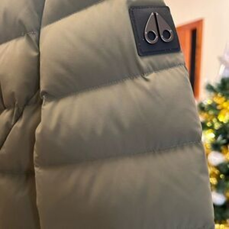 Women’s Moose knuckles down hooded jacket size extra small