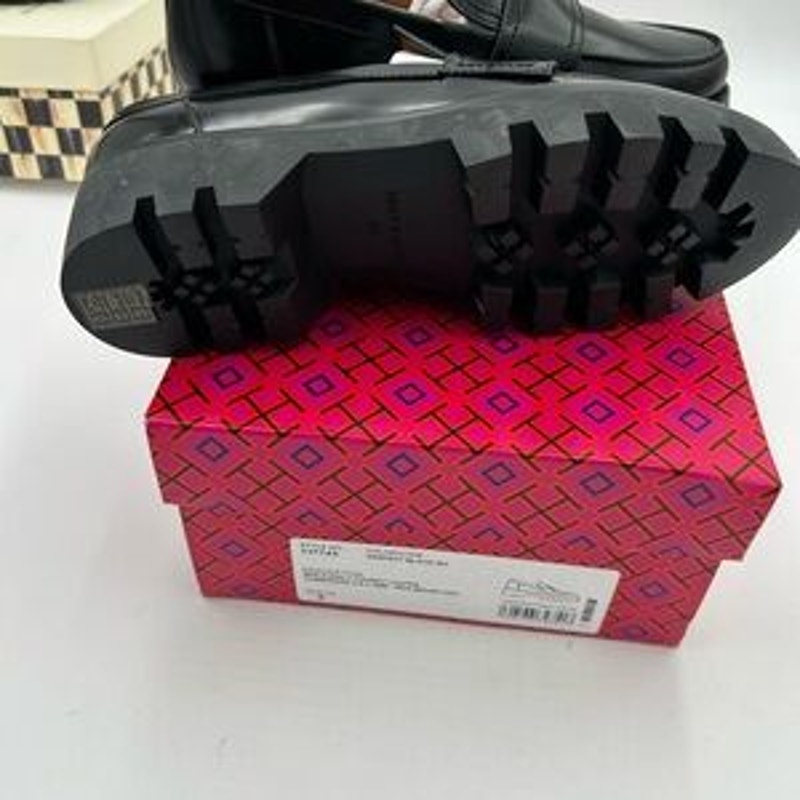 Women's Tory Burch Everly lug sole leather loafers size 8