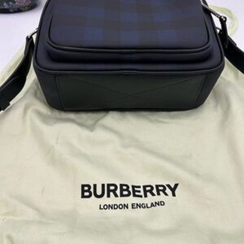 Men's Burberry, check messenger bag in navy blue. Adjustable shoulder strap.