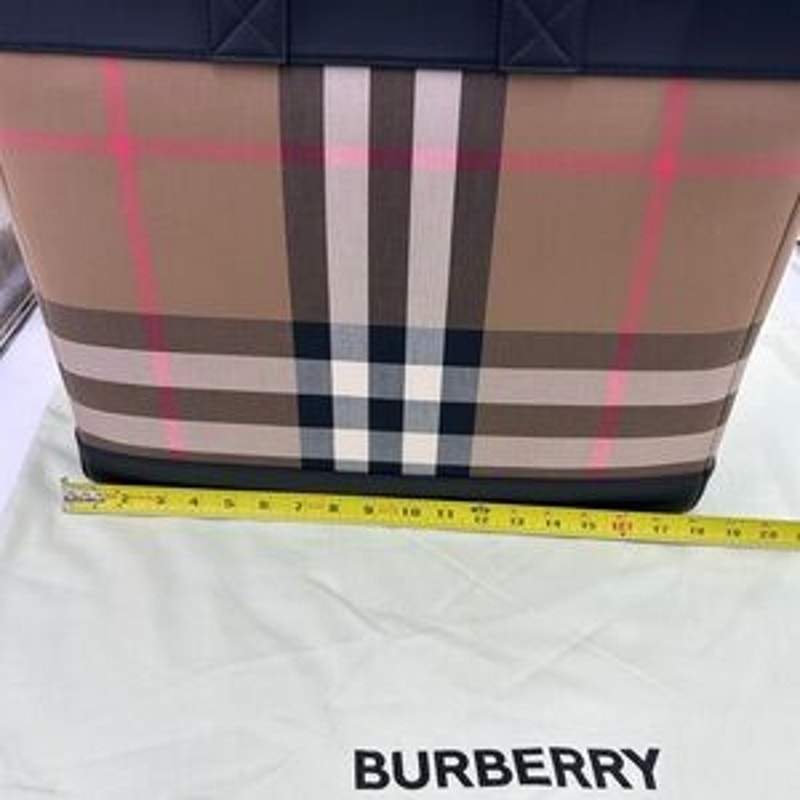 Women's Burberry Ormond giant leather check tote bag made in Italy NWT
