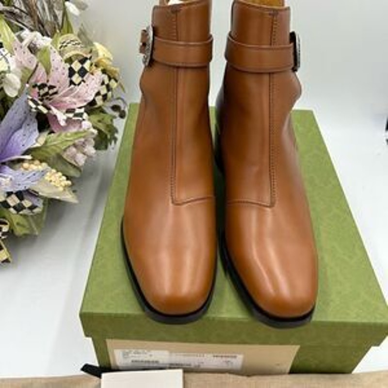 Men’s Gucci, leather ankle boots with buckle size 9 made in Italy