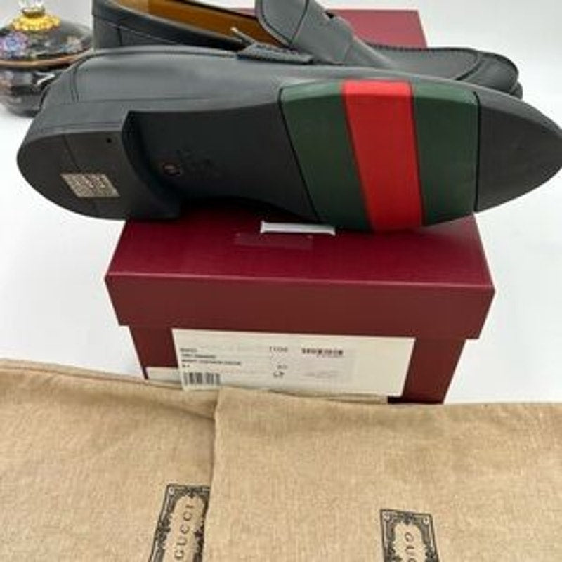 Men's Gucci, leather strap penny loafer with web detail size 6.5 fits 7.5 US