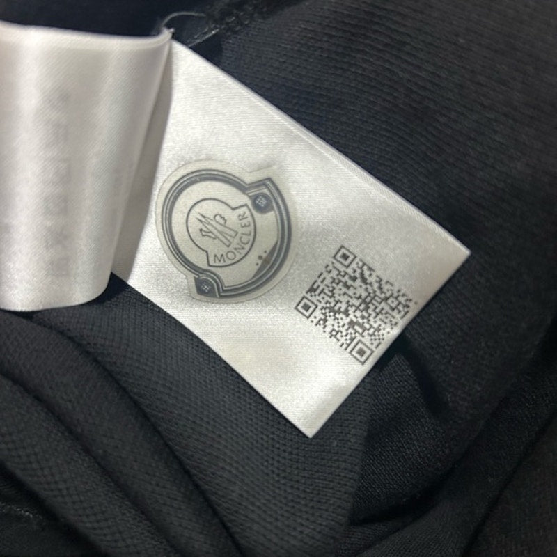 Men's Moncler slim fit logo, appliquéd, cotton polo shirt/white piping large