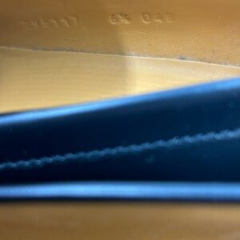 Men's Gucci, leather strap penny loafer with web detail size 6.5 fits 7.5 US