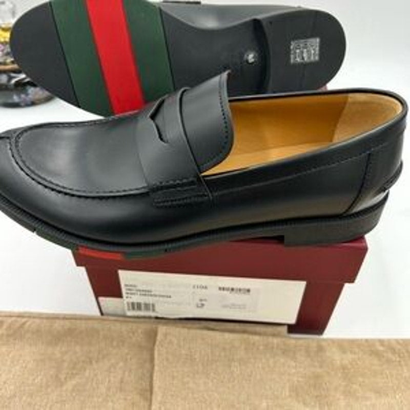 Men's Gucci, leather strap penny loafer with web detail size 6.5 fits 7.5 US
