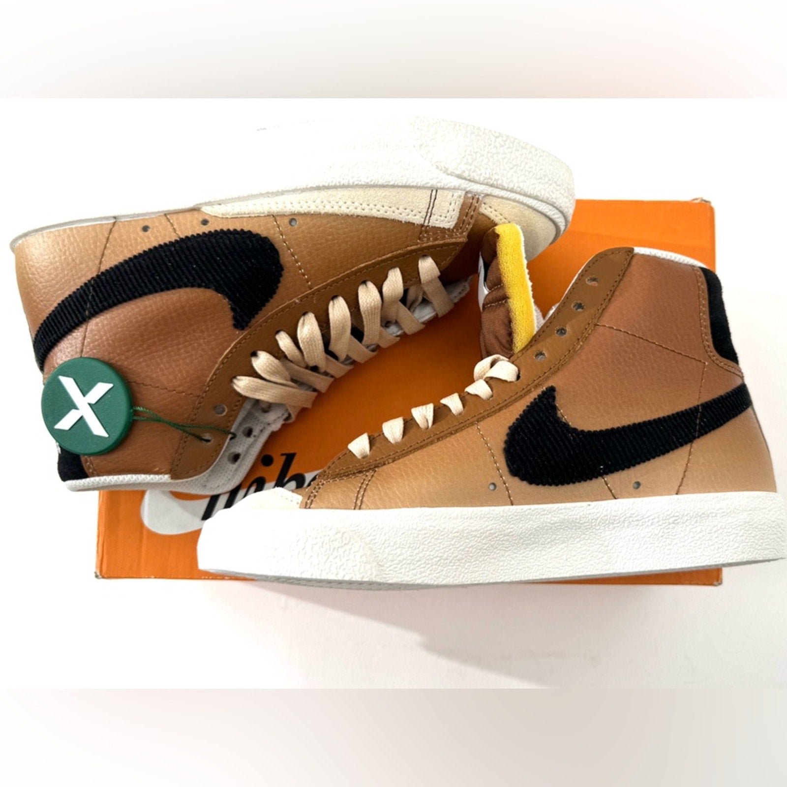 DS NIKE WOMEN’S BLAZER MID 77 SE ALE BROWN
SIZE 5 WOMENS
D06683-200