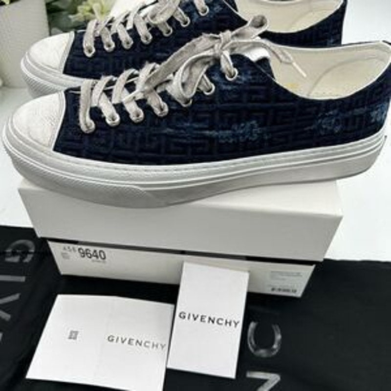 Men’s Givenchy four G navy distressed city sneakers size 43, made in Italy