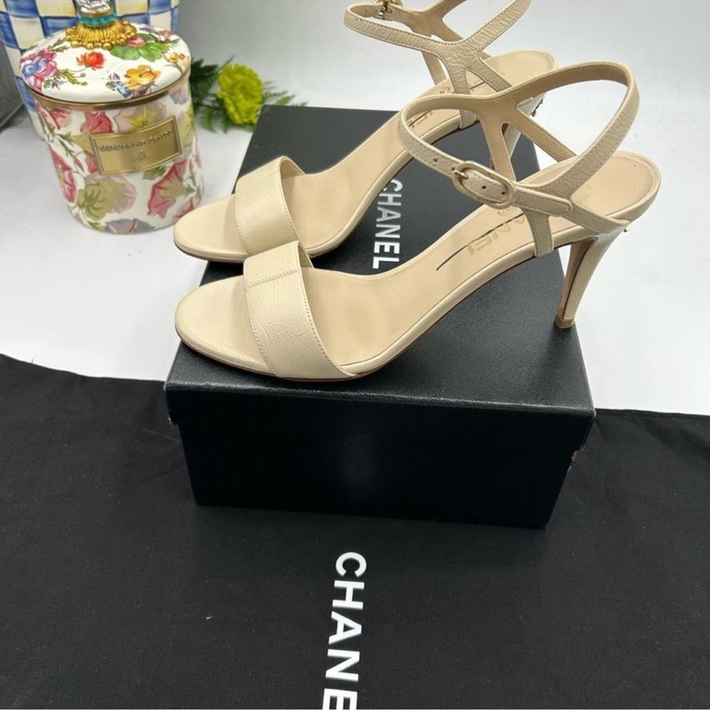 Women's Chanel ivory leather strappy sandals 
Size 38.5 
Made in Italy