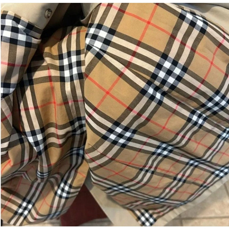 Women's Burberry, England Chelsea trench coat size 8 made in England. NWT.