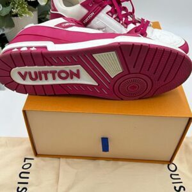 Men’s Louis Vuitton calfskin leather trainer sneakers size 11, fits 13 US