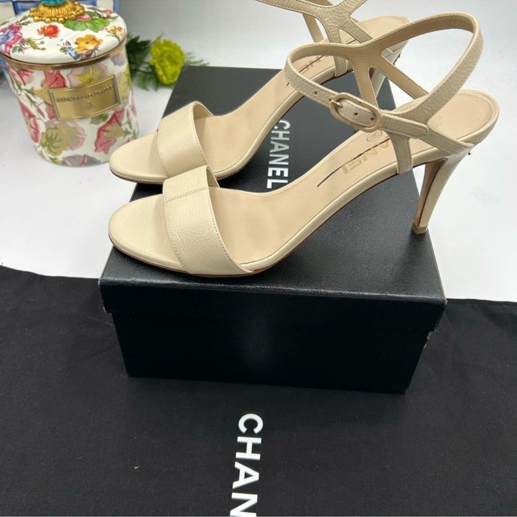 Women's Chanel ivory leather strappy sandals 
Size 38.5 
Made in Italy
