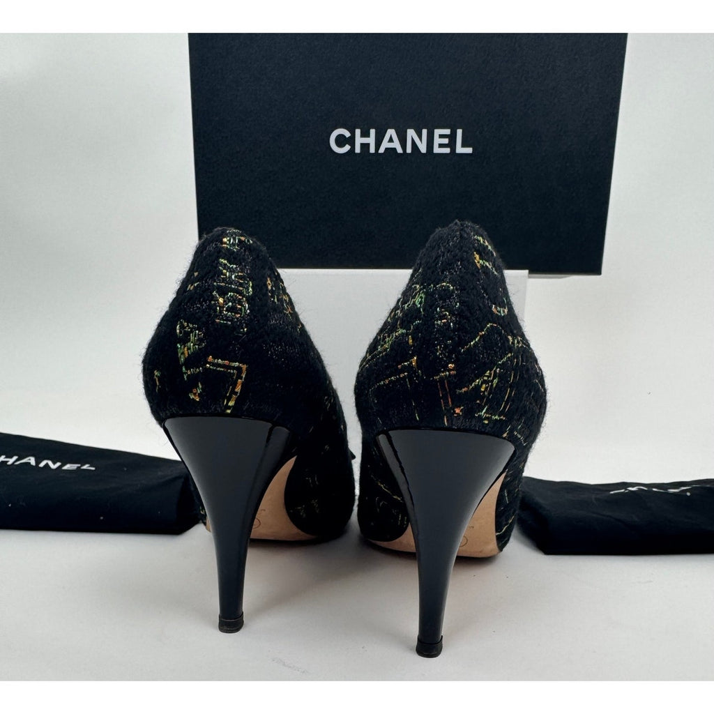 Chanel Black Boucle Cap-Toe Pumps Heels with Gold CC Logo Bow Detail Size 8