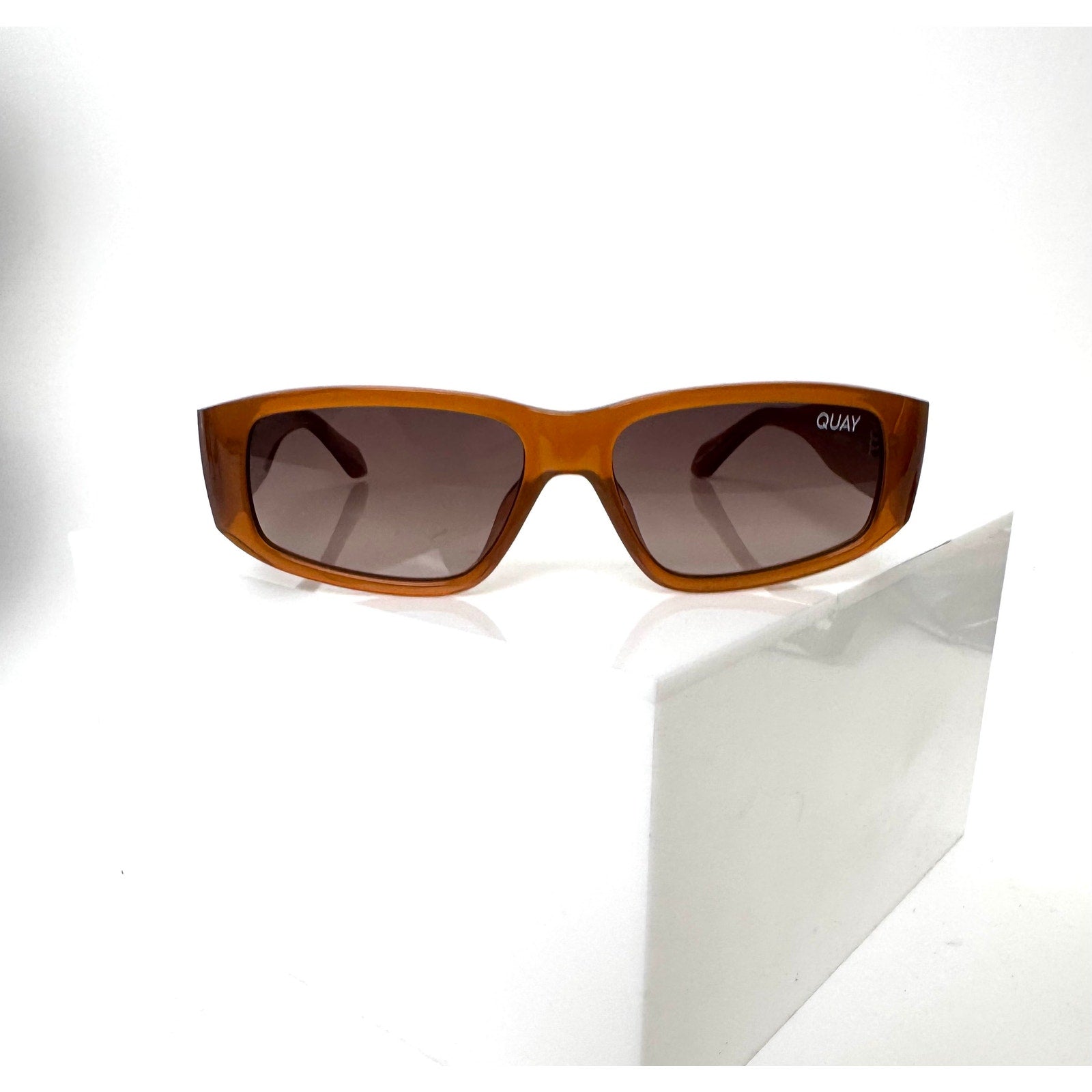 Quay NWOT No Envy Caramel Rectangular Sunglasses