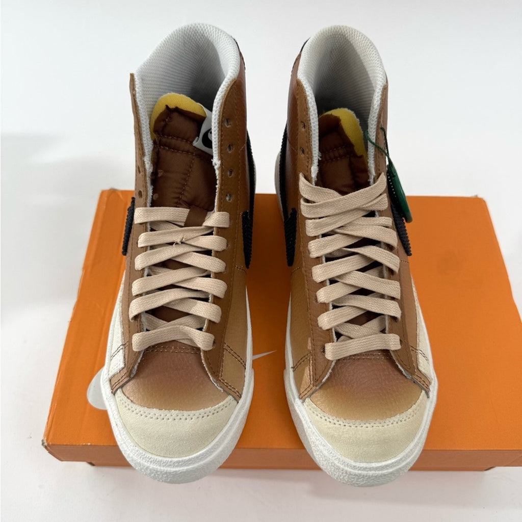 DS NIKE WOMEN’S BLAZER MID 77 SE ALE BROWN
SIZE 5 WOMENS
D06683-200