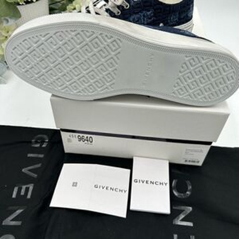 Men’s Givenchy four G navy distressed city sneakers size 43, made in Italy