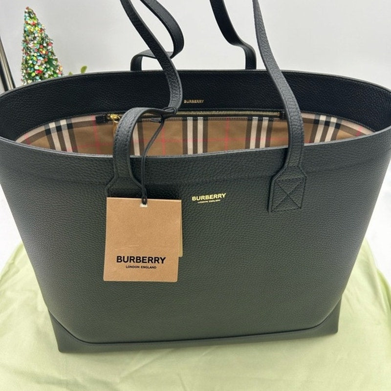 Women’s Burberry pebble grain, leather check lined , large shopping tote Italy
