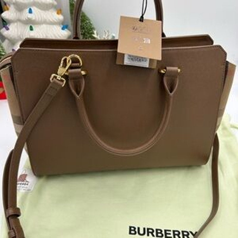 Burberry women's Banwell, leather and canvas shoulder Bag made in Italy NWT