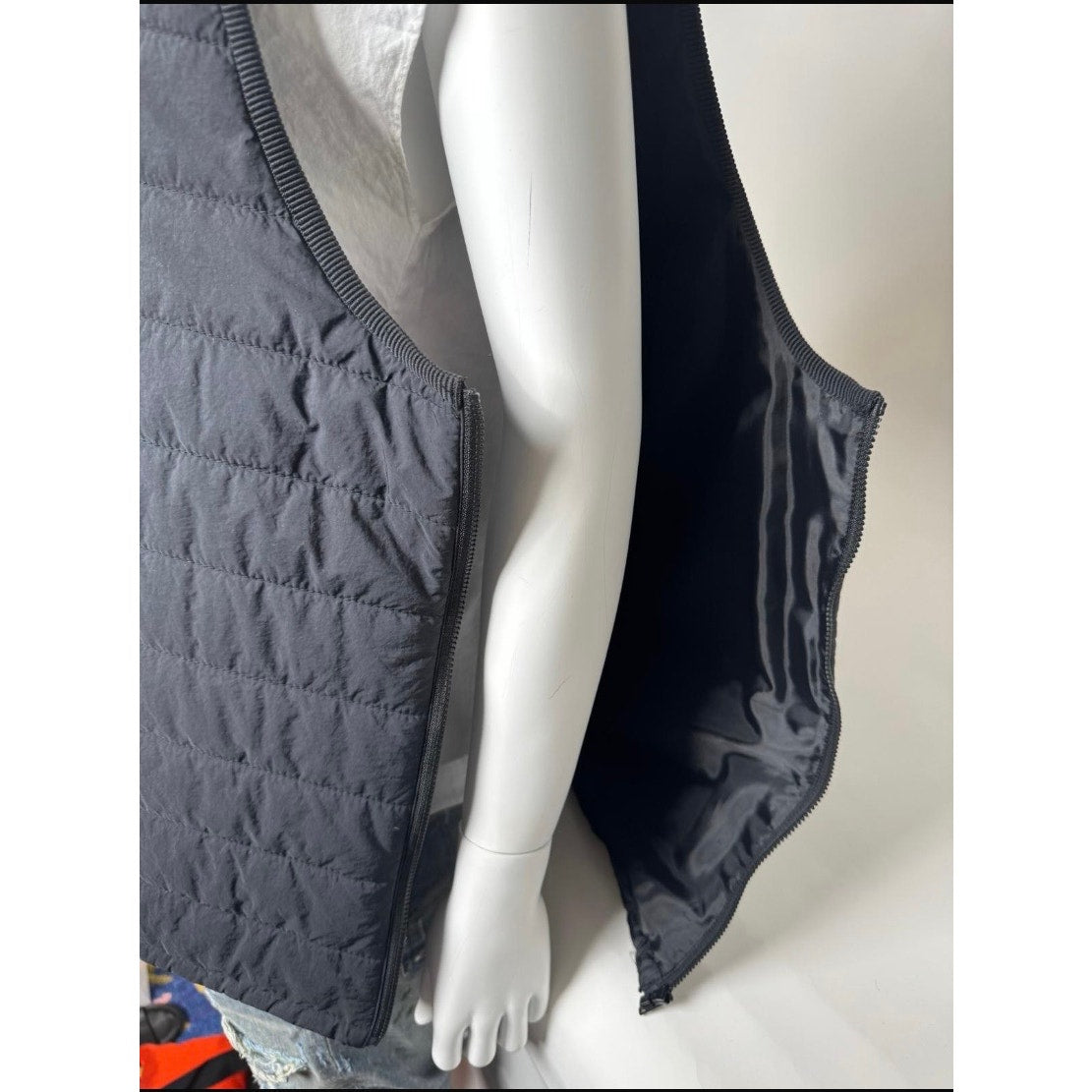Unisex Neighborhood NWT Black Side Zip Down Puff N Vest Size L